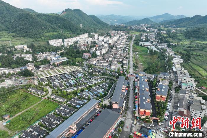 “村晚”让贵州桐梓避暑山村“热”起来 第3张 “村晚”让贵州桐梓避暑山村“热”起来 第3张