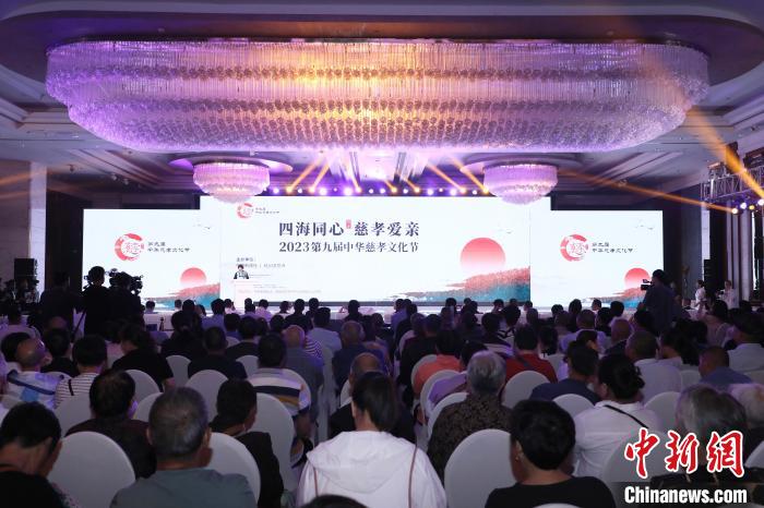 述评:为何天津“跳水大爷”能入选年度慈孝人物? 第4张 述评:为何天津“跳水大爷”能入选年度慈孝人物? 第4张