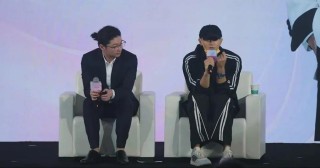 黄子韬在卫生巾发布会直播现场感谢徐艺洋，否认贴牌！售价公布
