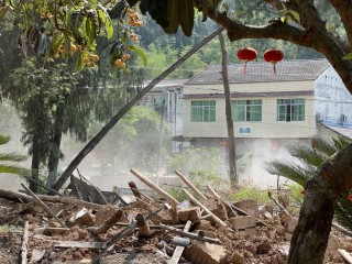 绵阳一村民在外务工家中老宅被拆，镇政府回应：系施工方误拆