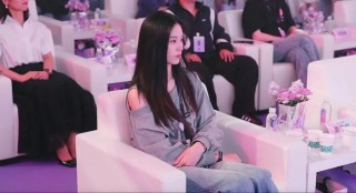 黄子韬在卫生巾发布会直播现场感谢徐艺洋，否认贴牌！售价公布