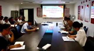 河南一县政府党组成员签订抵制违规吃喝问题承诺书，现场交给县长